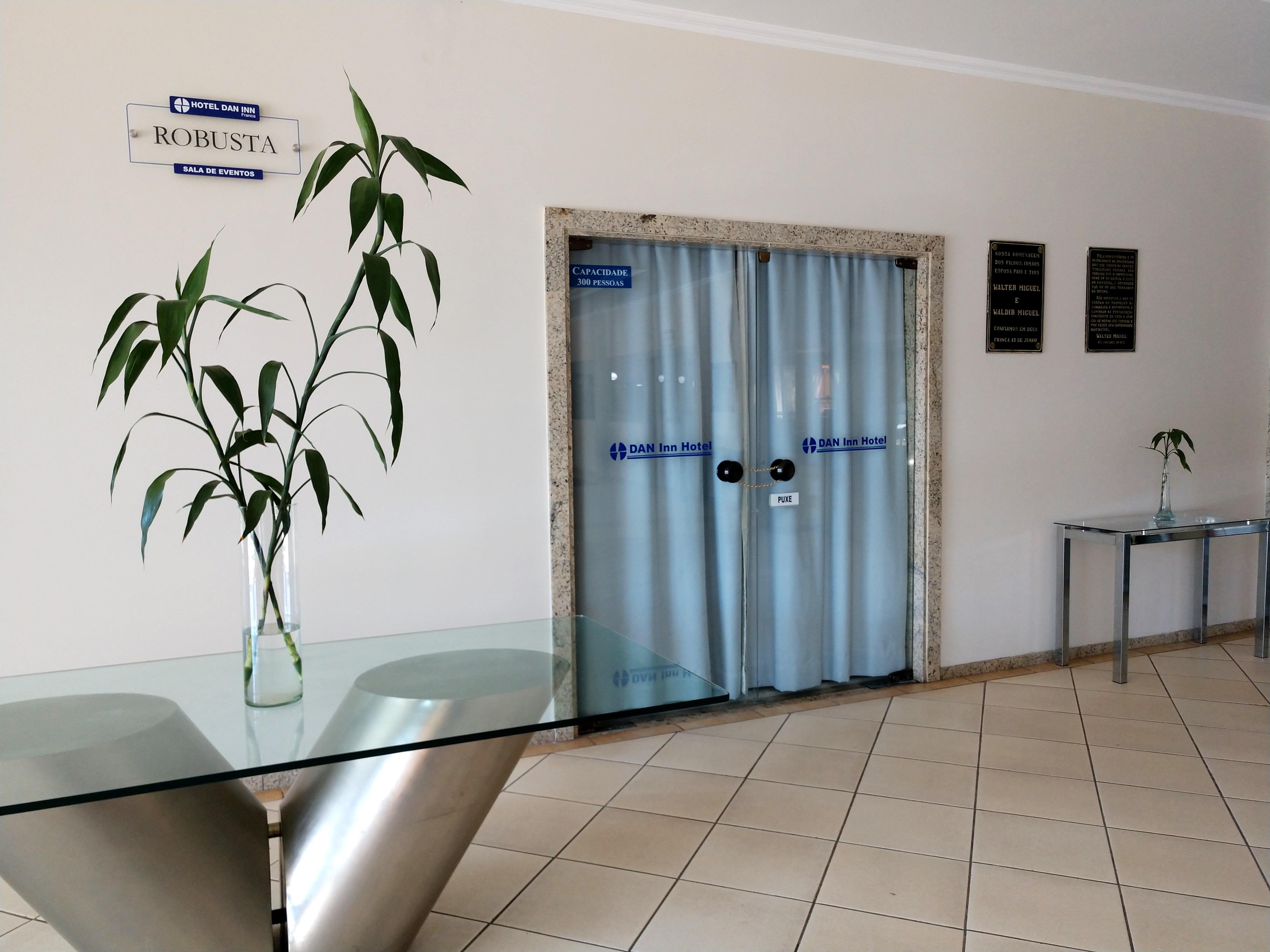 Hotel Dan Inn Franca & Convencoes By Nacional Inn Esterno foto